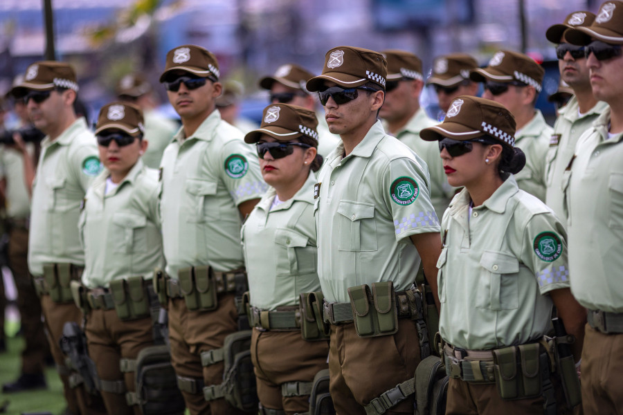 Personal con el nuevo uniforme Foto Carabineros de Chile