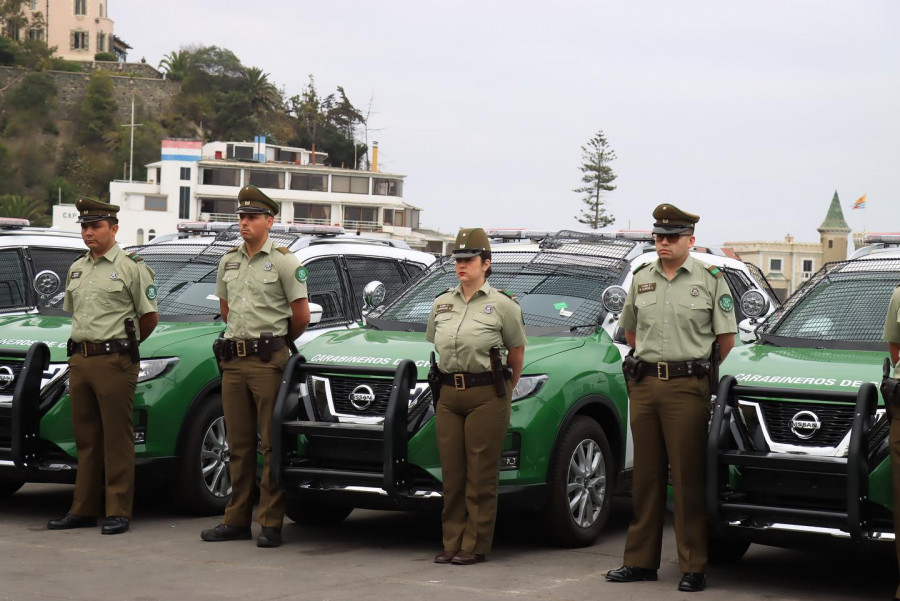 Entrega de vehículos SUV Nissan X Trail a Carabineros de Chile Foto Gore de Valparaíso