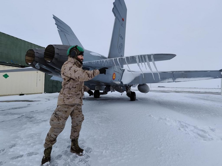 Caza F18 ejercito del aire en rumania