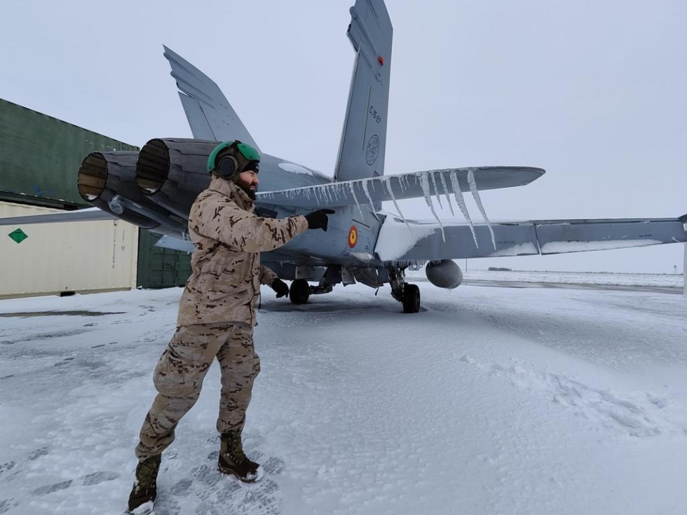 Caza F18 ejercito del aire en rumania