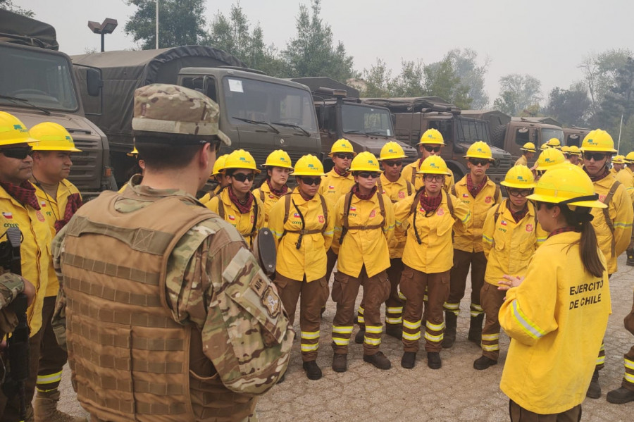 Despliegue de Brifes del Regimiento Colchagua y Escuela de Artillería desde el Regimiento Chillán para apoyar el combate de incendios forestales en Quilmo Ranquil y Ninhue Foto Ejército de Chile