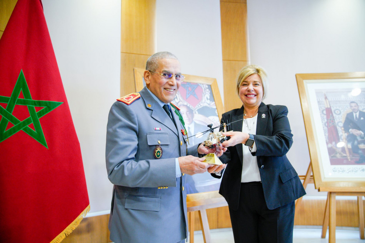 Momento de la firma de las compensaciones industriales por el contrato de helicu00f3pteros Apache para Marruecos. Foto Embajada de EEUU en Marruecos 02