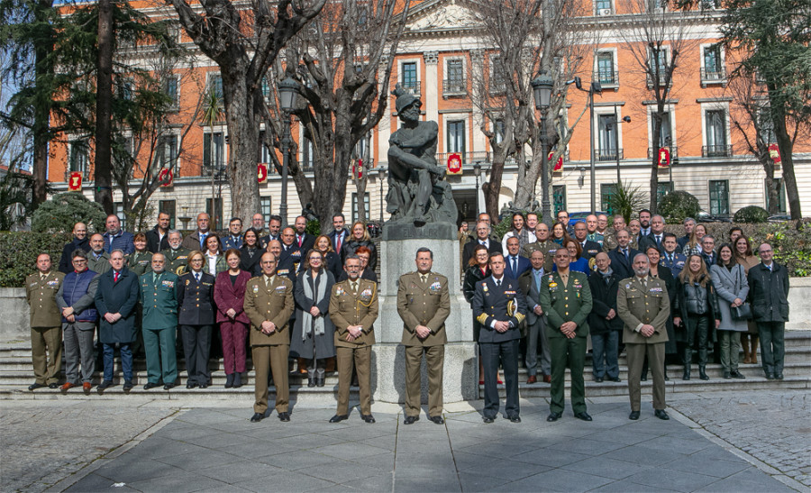 9248 alumnos ceseden visitan cuartel general
