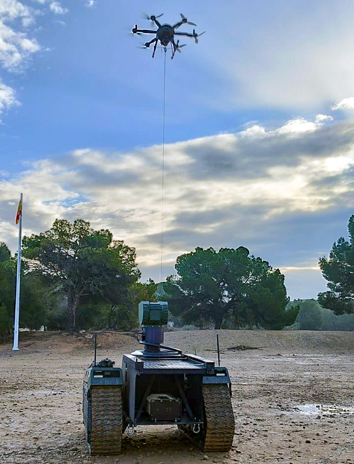 Ugv themis oteos y dron cautivo I