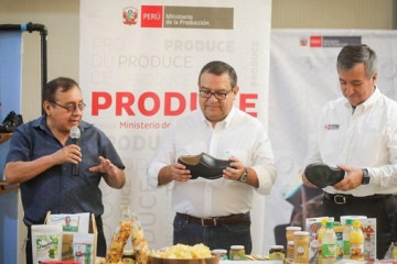 PremierOtralora MinProduce RaulPerezReyes InspeccionanCalzadoMYPES feb2023 UniformesPNP Produce