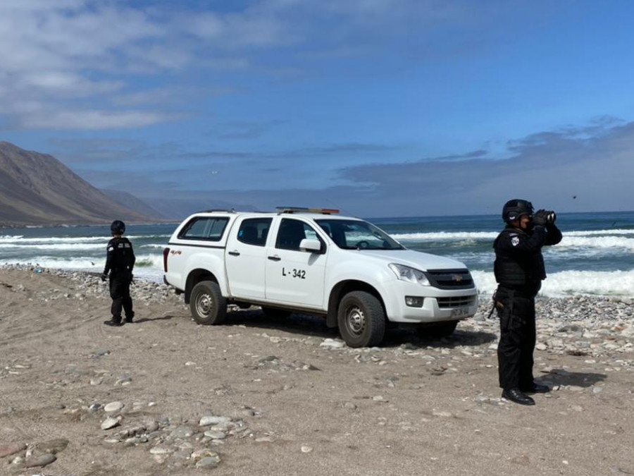 Personal de la Capitanía de Puerto de Patache realizando controles en el borde costero contiguo a las instalaciones de la avanzada aduanera El Loa de Antofagasta Foto Armada de Chile