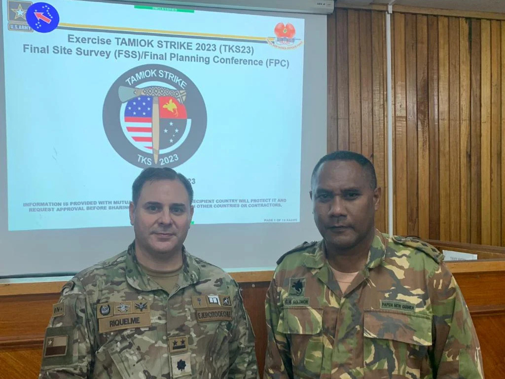 Teniente coronel Jaime Riquelme y mayor general Craig A Salomon de las Fuerzas de Defensa de Papu00faa Nueva Guinea Foto Eju00e9rcito de Chile