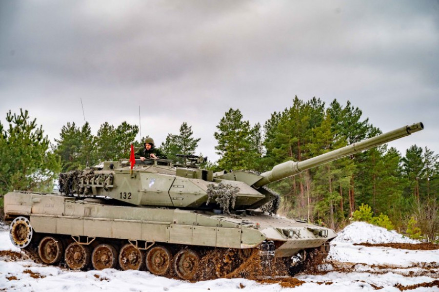 Carro leopardo 2e en letonia I