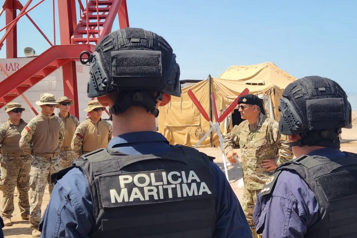 Visita del contraalmirante Claudio Maldonado al hito 1 Foto Armada de Chile