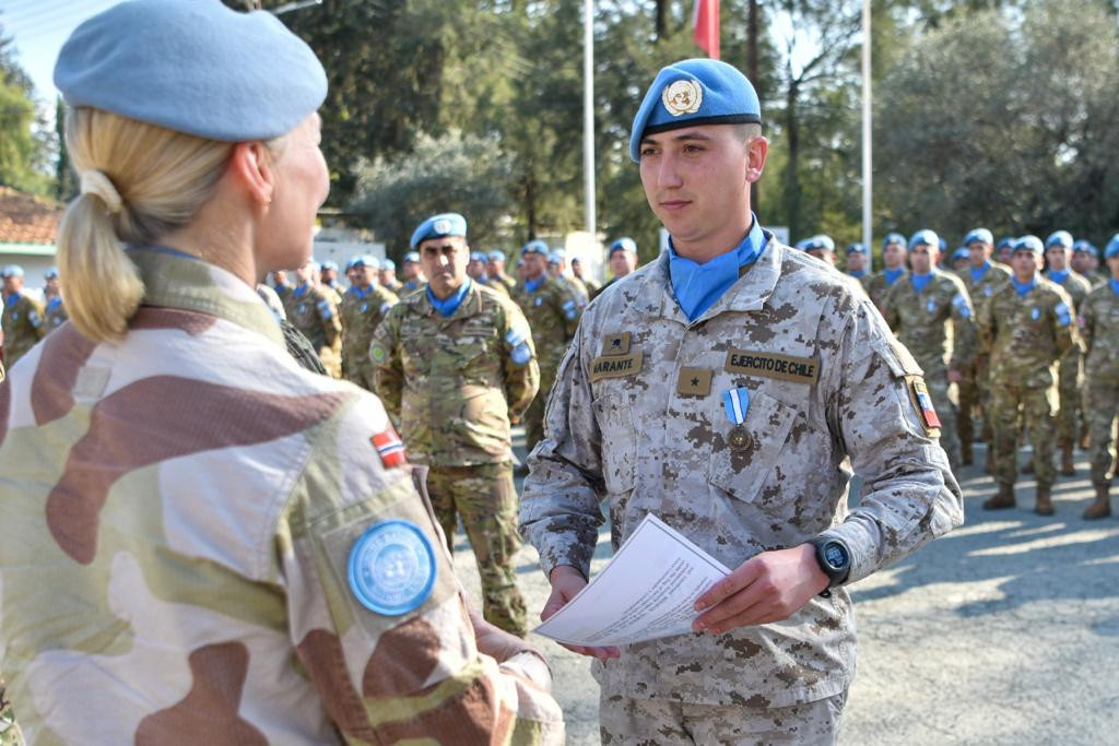 Entrega de condecoraciu00f3n al subteniente Javier Marante Foto Eju00e9rcito de Chile