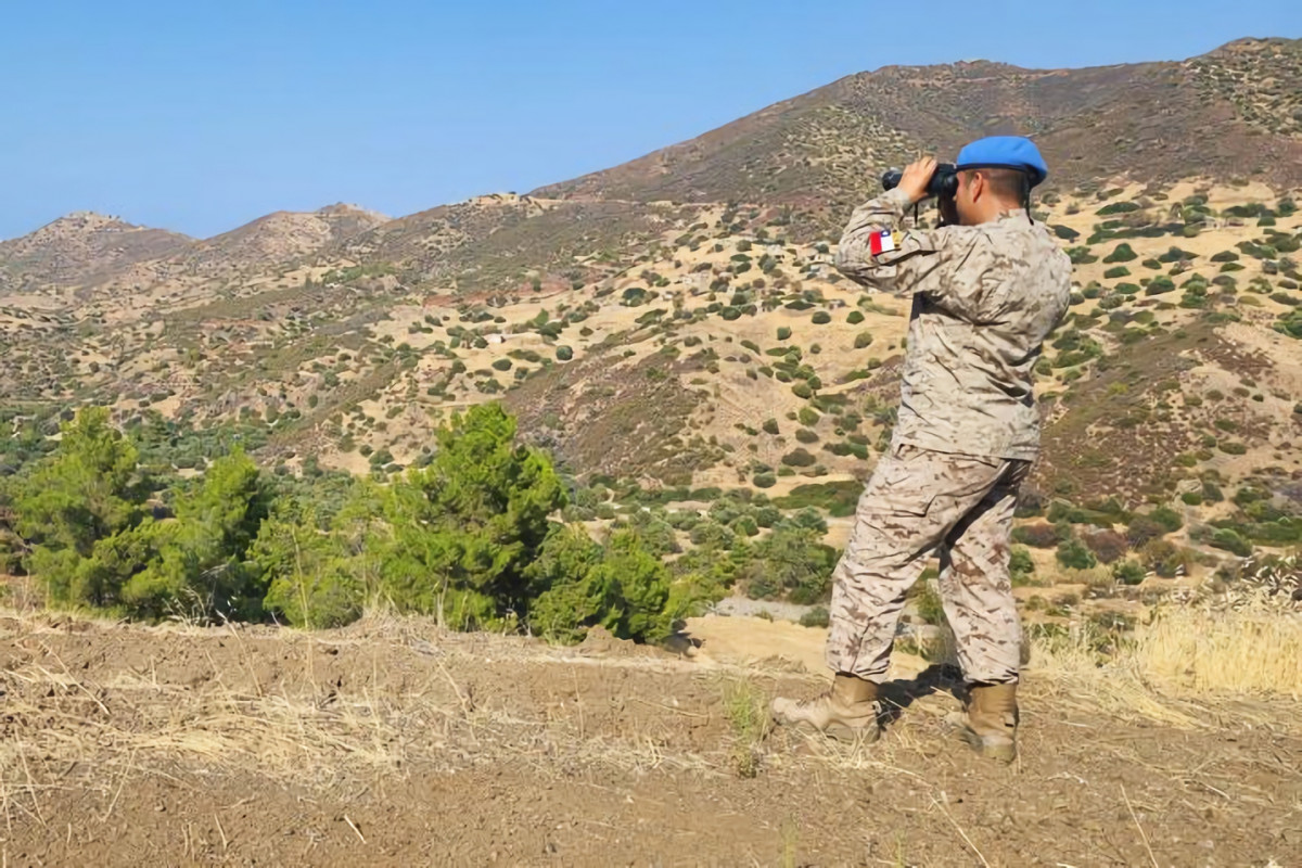 Efectivo realizando labores de vigilancia en la zona de amortiguaciu00f3n en Chipre Foto Eju00e9rcito de Chile