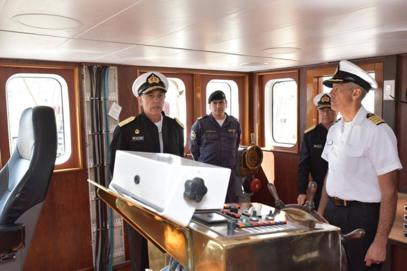 Visita del almirante De la Maza al buque escuela Esmeralda en Asmar Talcahuano Foto Armada de Chile