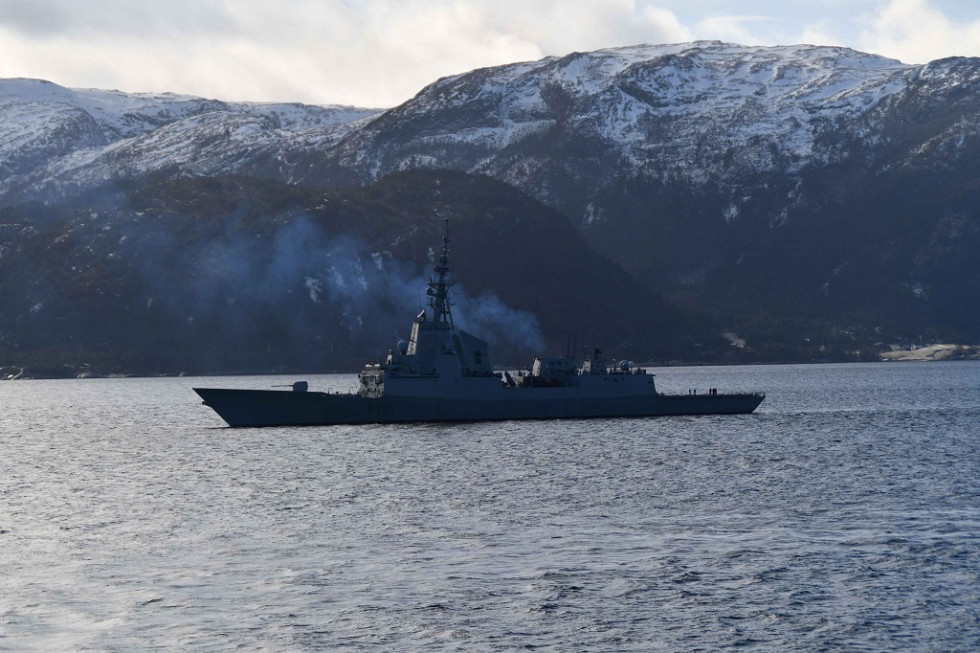 Fragata alvaro de bazan en el circulo polar artico