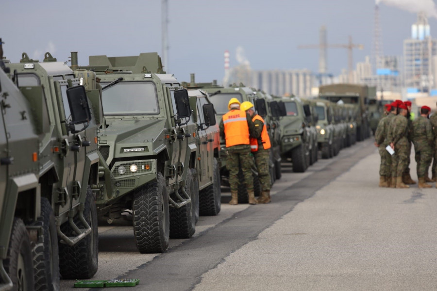 Convoy vehiculos ejercito