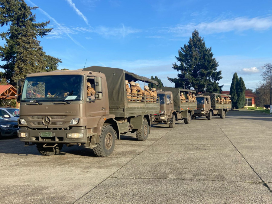 Camiones Mercedes Benz Atego 1023 A del Destacamento de Montaña Tucapel Foto Ejército de Chile