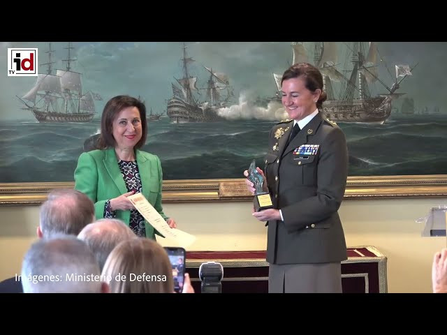 Marta Presa, teniente coronel médico, recibe el X Premio Soldado Idoia Rodríguez: mujer en las FFAA