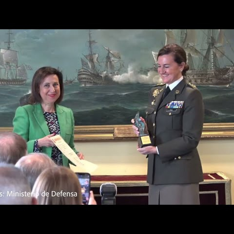 Marta Presa, teniente coronel médico, recibe el X Premio Soldado Idoia Rodríguez: mujer en las FFAA