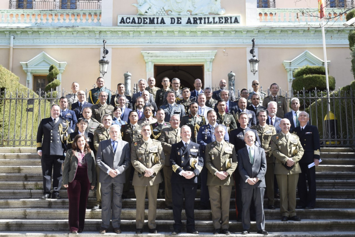 Visita agregados defensa academia artilleria segovia