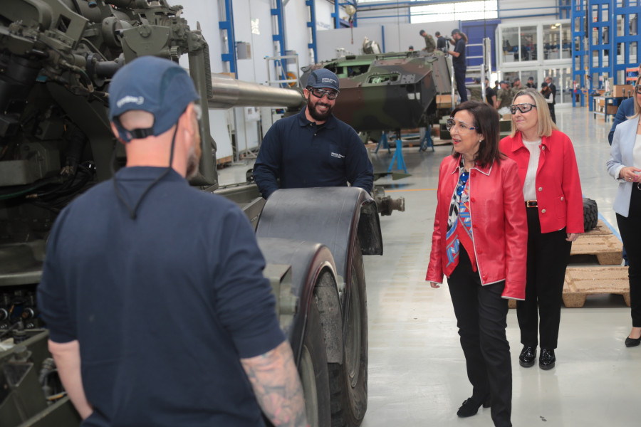 La ministra visita la fbrica de gdels santa brbara sistemas mde foto iaki gmez 52766332603 o