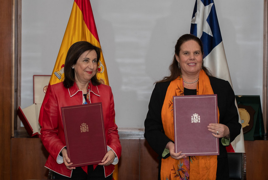 Ministras Fernández y Robles    Foto Mind Def Esp