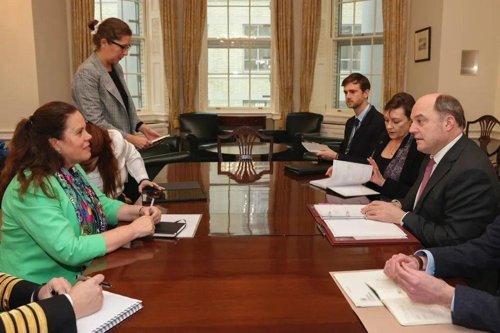 La ministra Fernu00e1ndez en su encuentro con el secretario Ben Wallace Foto Ministerio de Defensa de Chile