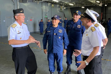El vicealmirante Marcic en el BAP Pisco Foto Armada de Chile