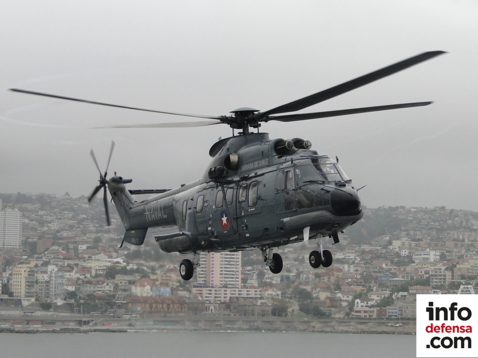 Helicóptero Airbus AS332L Super Puma de la  Aviación Naval de la Armada de Chile Foto Nicolás García E