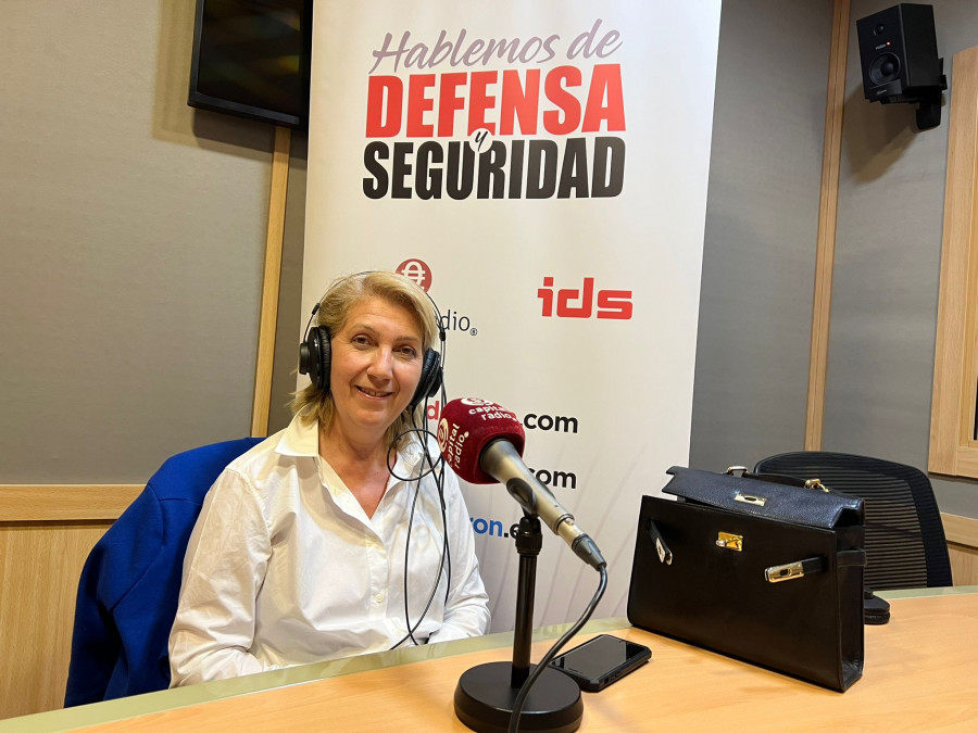 María Durán MBDA en la radio