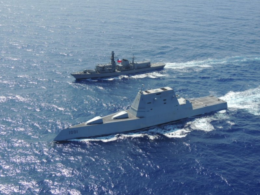 Fragata FF 07 Almirante Lynch y destructor USS Michael Monsoor  en Rimpac 2022 Foto Armada de Chile