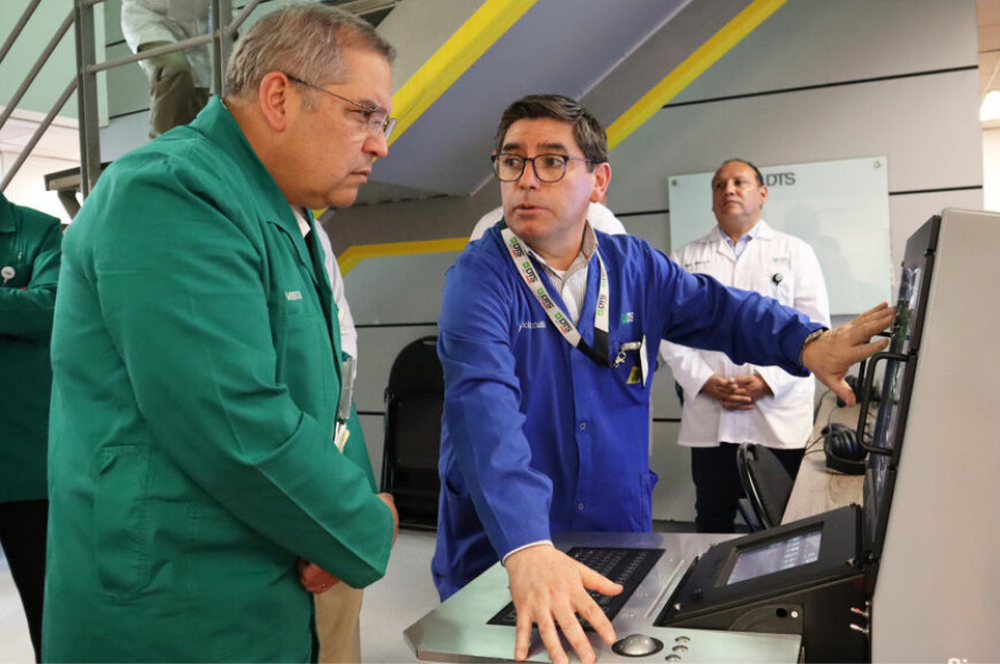 El contraalmirante Rodrigo Peñaranda en la demostración tecnológica de sistemas Foto DTS