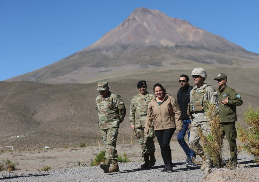 Ministra Maya Fernández en Colchane Foto Ministerio de Defensa Nacional de Chile