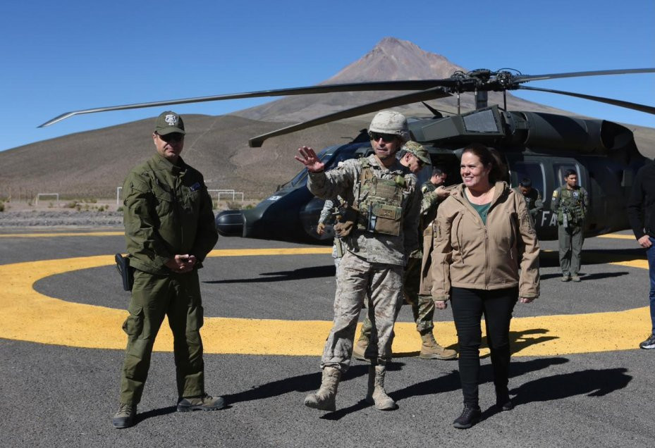Ministra Maya Fernu00e1ndez visita puestos fronterizos del Eju00e9rcito en Tarapacu00e1 Foto Ministerio de Defensa Nacional de Chile 002