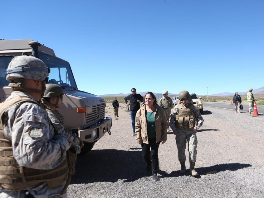 Ministra Maya Fernu00e1ndez visita puestos fronterizos del Eju00e9rcito en Tarapacu00e1 Foto Ministerio de Defensa Nacional de Chile 004