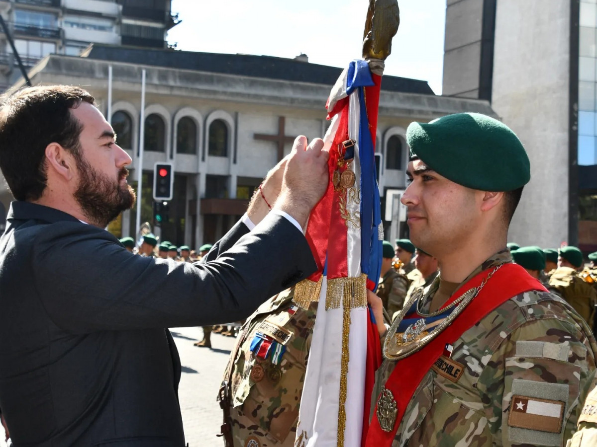 Condecoraciu00f3n al estandarte de combate del Destacamento Tucapel Foto Eju00e9rcito de Chile