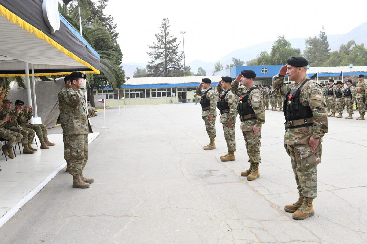 Entrega de medallas por au00f1os de servicio en el aniversario de Escuela de Paracaidistas y Fuerzas Especiales Foto Eju00e9rcito de Chile