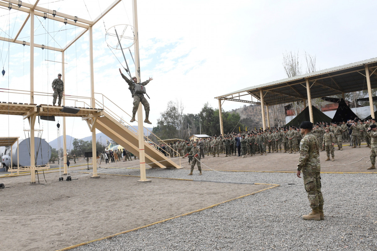 Inauguraciu00f3n de cancha de paracaidistas en el aniversario de Escuela de Paracaidistas y Fuerzas Especiales Foto Eju00e9rcito de Chile 002