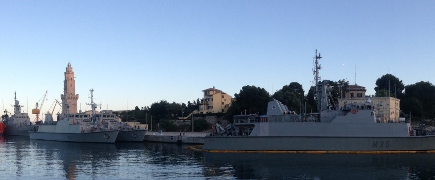 Cazaminas armada ejercicio minex