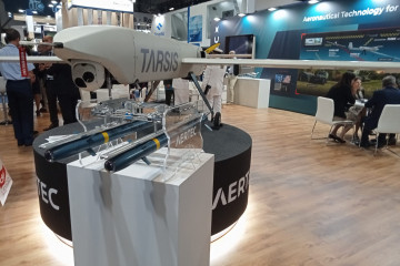 Aertec expone en Madrid su dron Tarsis-W capaz de portar cuatro micromisiles A-Fox