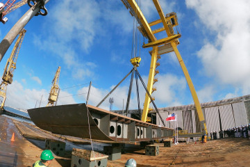 Colocación en grada del bloque del primer buque multipropósito de la Armada de Chile Foto Asmar