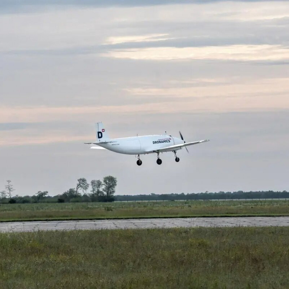 Dronamics realiza el primer vuelo con el dron de carga Black Swan, que operará en Europa