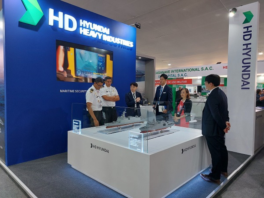 HyundaiHeavyIndustries standSitdef2023 may2023 PeterWatson 01 600px