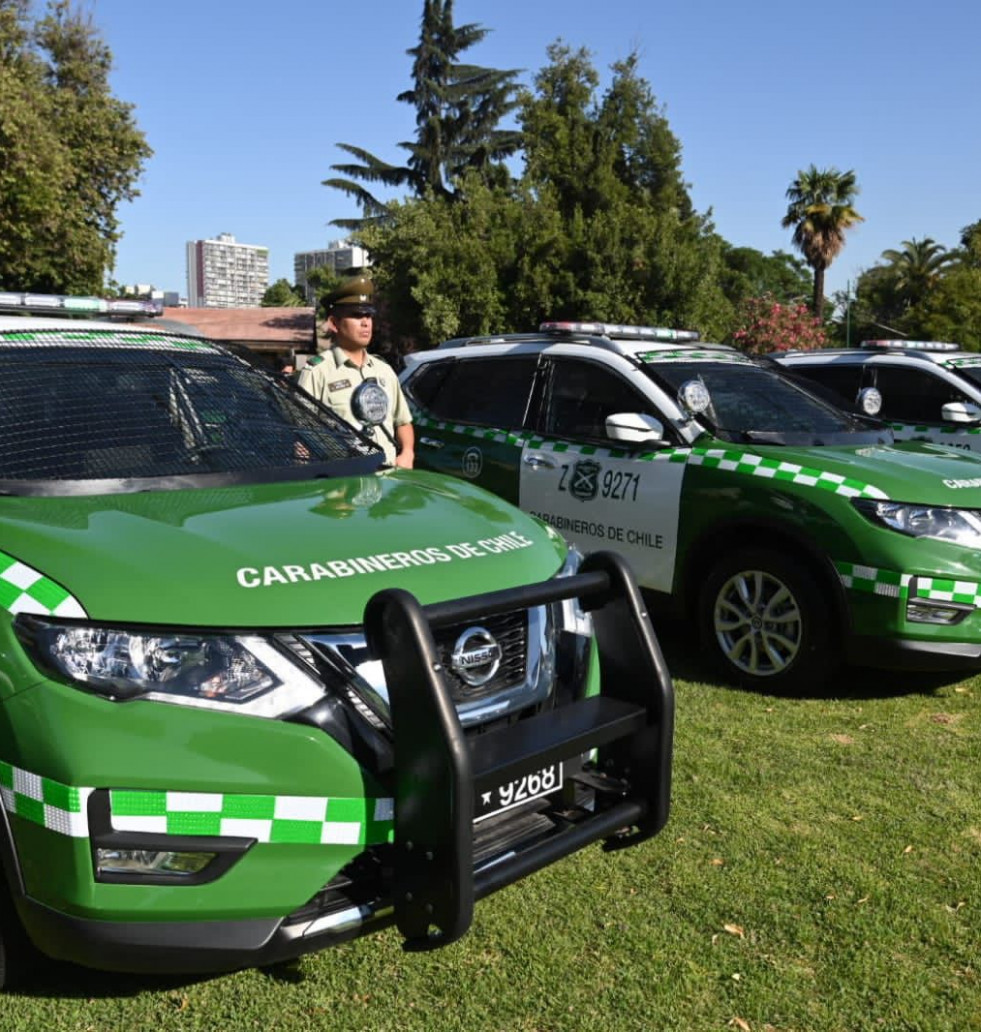 Entrega de vehículos policiales a Carabineros de Chile Foto Gobierno Regional Metropolitano