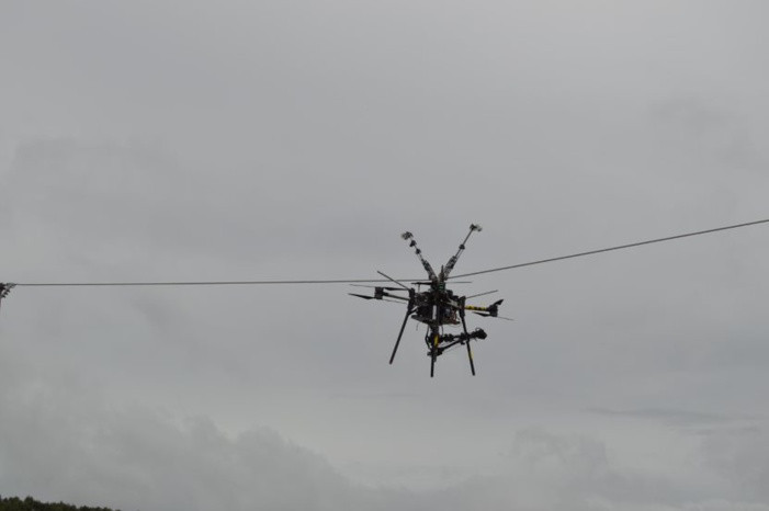 Un dron desarrollado en Andalucía prueba sus funciones de inspección y mantenimiento en líneas eléctricas