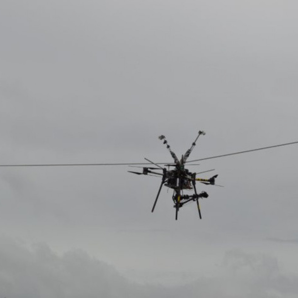 Un dron desarrollado en Andalucía prueba sus funciones de inspección y mantenimiento en líneas eléctricas