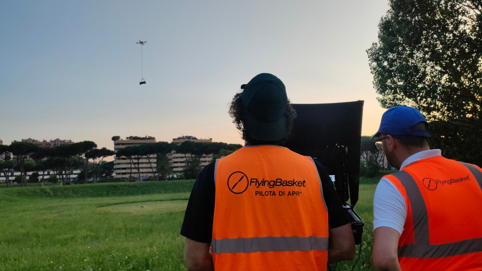 Un dron FB3 carga 