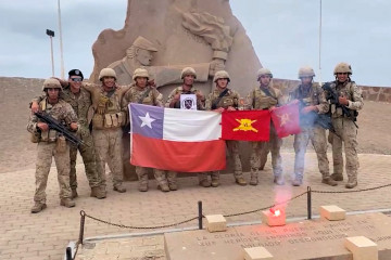 Equipo de la VI División en la cumbre del morro de Arica tras finalizar la competencia Imagen Ejército de Chile