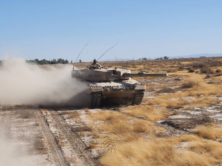 Tanque Leopard 2A4 en entrenamiento en el desierto Foto Ejército de Chile