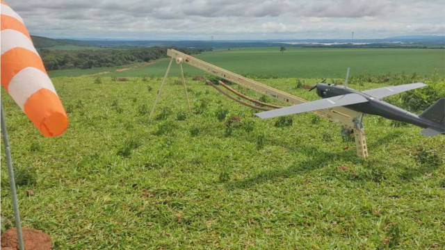 Brasil prueba el dron Harpia armado con artillería de misiles y cohetes Astros