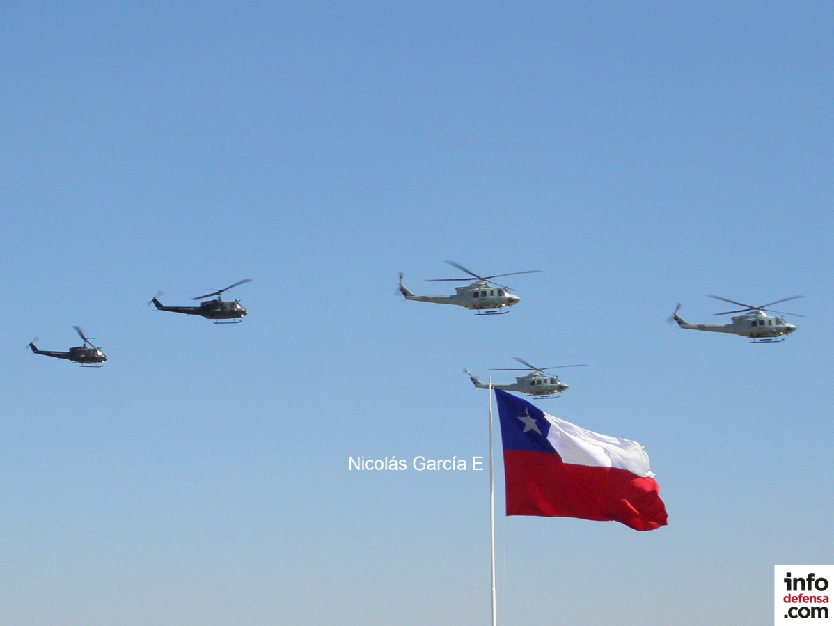 Helicopteros Bell 412 EP y UH 1H de la Fach Foto Nicolas Garcia E