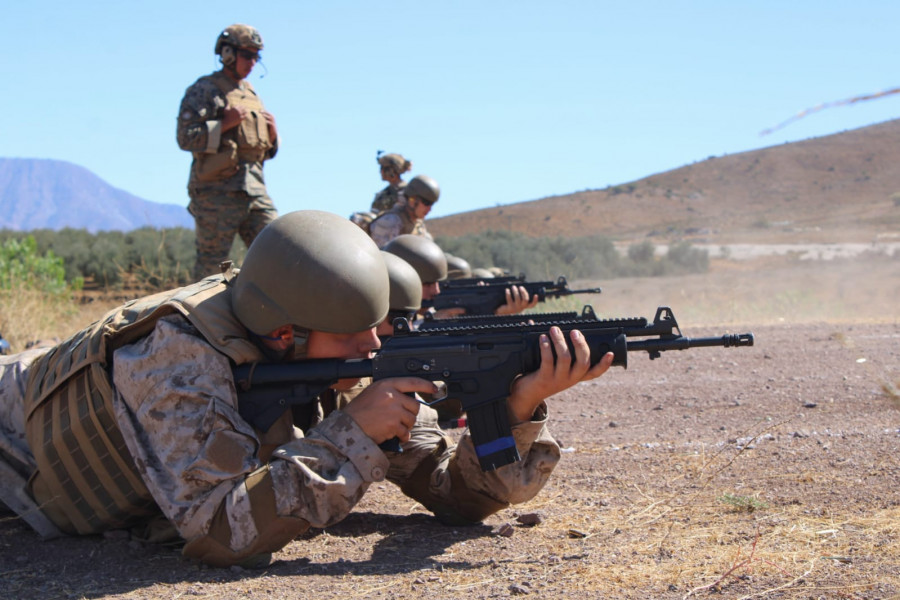 Soldado conscripto del Regimient0 21 Coquimbo en su primera certificación de tiro de fusil IWI Galil ACE 22 NC en el predio El Ingenio Foto Ejército de Chile